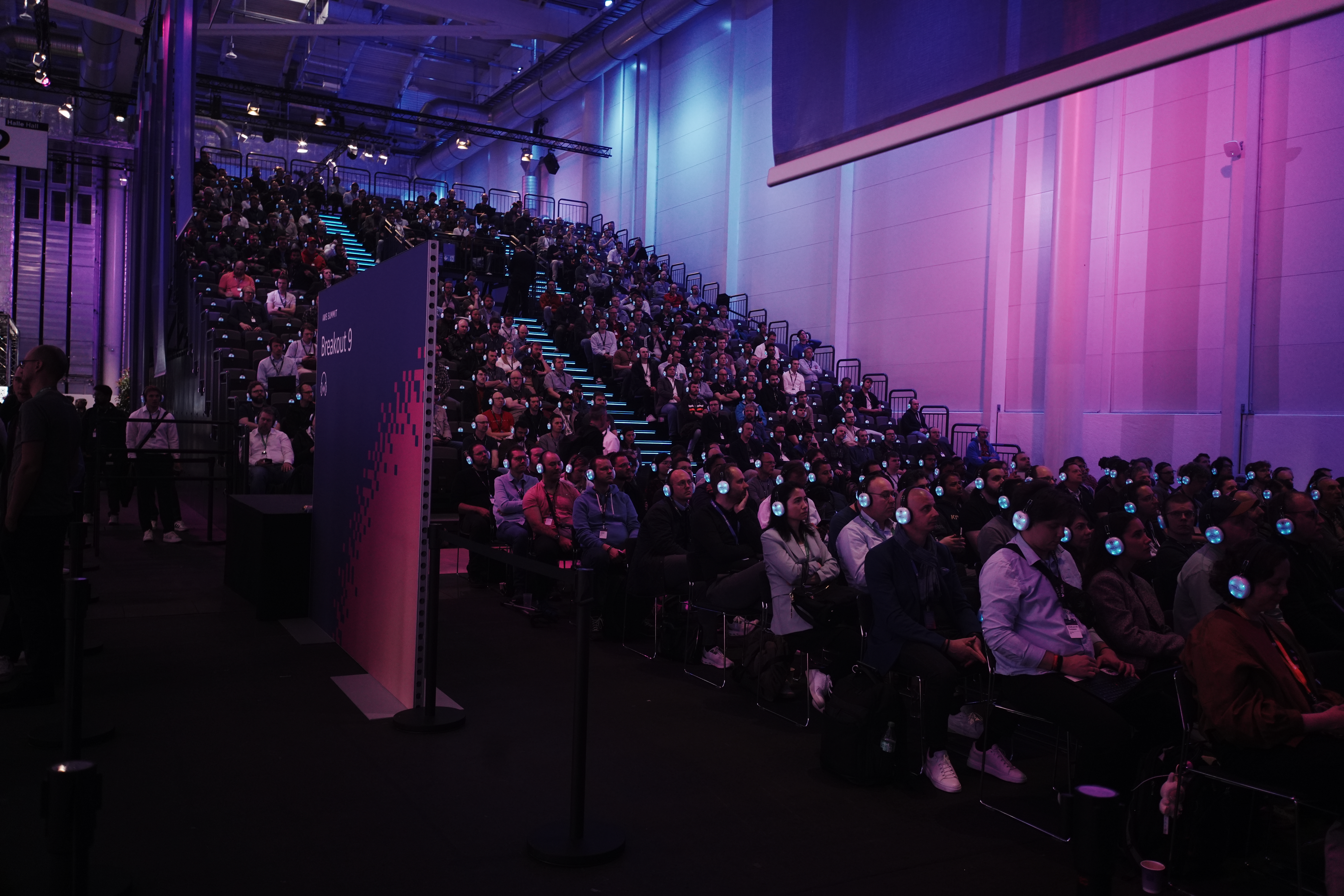 Full audience at Breakout 9 during AIM201 talk